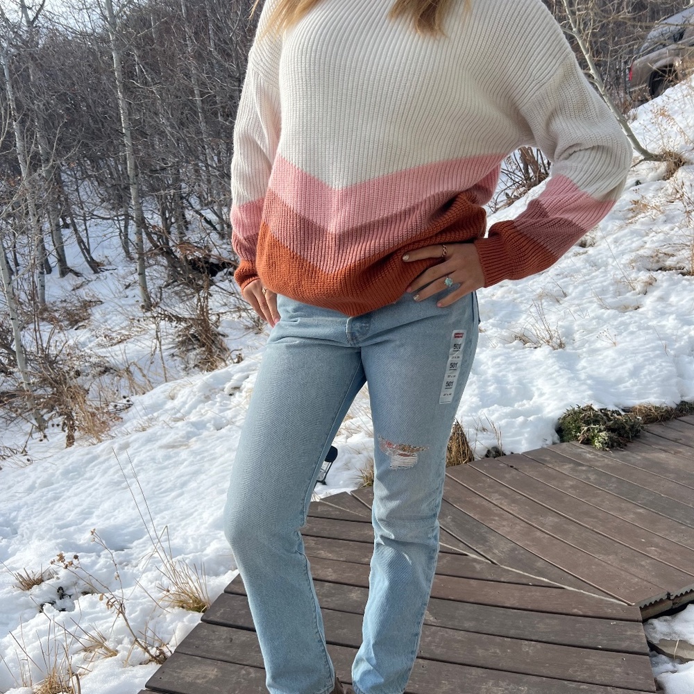 Knitted Roxy sweatshirt & levis